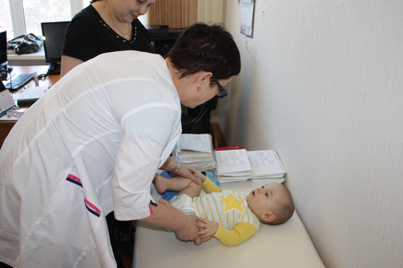 Медики из областного центра проконсультировали детей Красногвардейского района